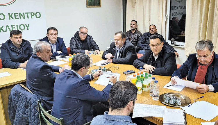 σύσκεψη με τους βουλευτές του Ηρακλείου που συγκάλεσε το Εργατικό Κέντρο Ηρακλείου