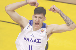 Τα «παράθυρα» βοήθησαν τους νέους παίκτες στην Εθνική Μπάσκετ λέει ο Καλαϊτζάκης