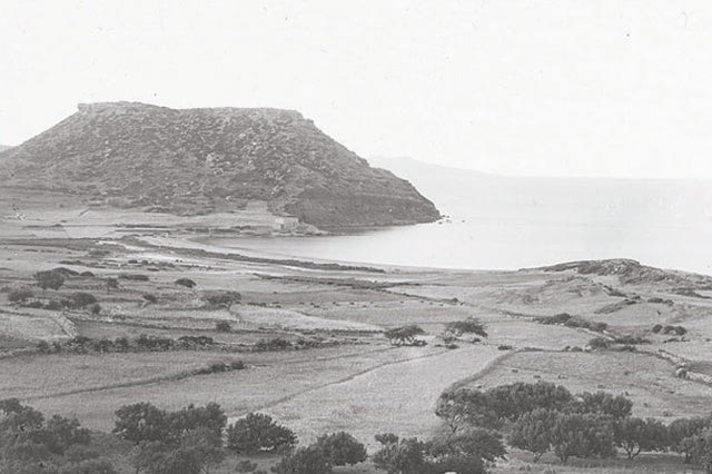 ΦΩΤΟΗΜΕΡΑΣ: ΑΡΧΕΣ του 1900 στο Παλαίκαστρο Σητείας (Χιόνα). Φωτογραφία Asmoleum Museum.