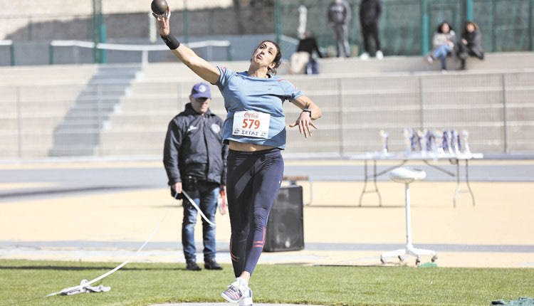 Στιγμιότυπο από τους αγώνες δισκοβολίας που έγιναν στο στάδιο Ελευθερίας