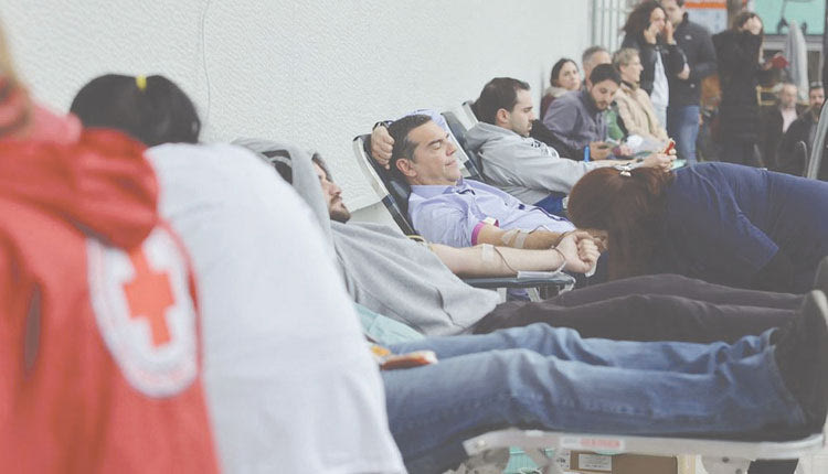 Αίμα στη Λάρισα για τους τραυματίες που επέζησαν από το δυστύχημα έδωσε ο Αλέξης Τσίπρας