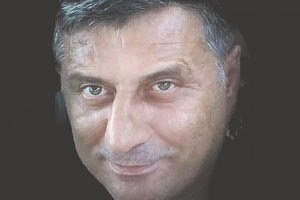 Ένα τραγικό γεγονός έχει βυθίσει στο πένθος την οικογένεια, τους φίλους και τους συνεργάτες εντός και εκτός Δήμου Ιεράπετρας, του Μαρίνου Βενιτουράκη, ο οποίος έφυγε από τη ζωή το πρωί της Τετάρτης εν ώρα εργασίας στο γραφείο του, στον Δήμο Ιεράπετρας.