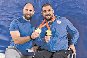 Ο Στεφανουδάκης με τον προπονητή του κ. Σκαντζάκη