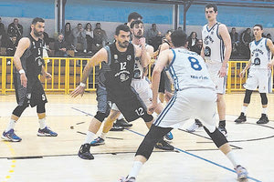 Φάση από το παιχνίδι του ΟΦΗ με τον Έσπερο