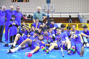 Παίκτες, προπονητές, παράγοντες και πρόεδρος της ΓΕΗ πανηγυρίζουν τον τίτλο των Εφήβων