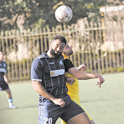 Φάση από το ματς που έγινε στο Μαρτινένγκο που Πόρος και Φωστήρας αναδείχθηκαν ισόπαλοι χωρίς γκολ.