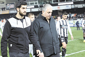 Μιχάλης και Δημήτρης Μπούσης απογοητευμένοι μετά το ματς