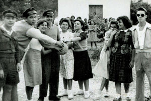 ΦΩΤΟΗΜΕΡΑΣ: Εκδρομή μαθητών του Ηρακλείου στο Ψυχρό το 1952.