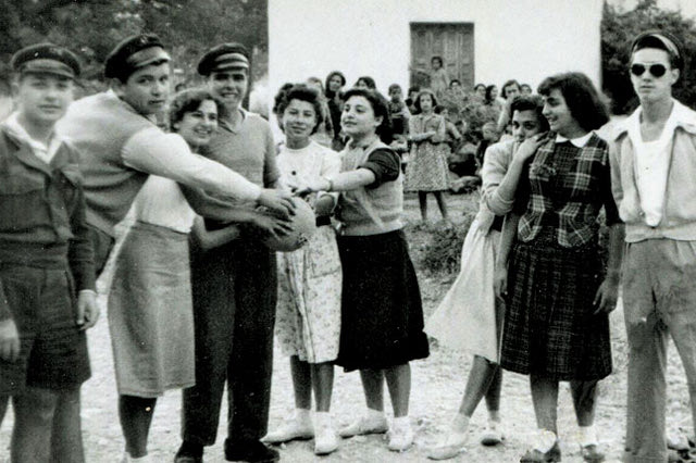 ΦΩΤΟΗΜΕΡΑΣ: Εκδρομή μαθητών του Ηρακλείου στο Ψυχρό το 1952.