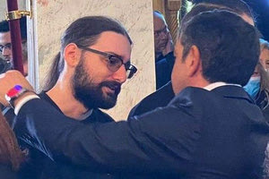 Το “παρών” στην κηδεία της Ελπίδας Χούπα, ενός εκ των θυμάτων του τραγικού δυστυχήματος στα Τέμπη, που στέρησε τη ζωή σε τουλάχιστον 57 ανθρώπους, έδωσε ο Αλέξης Τσίπρας.