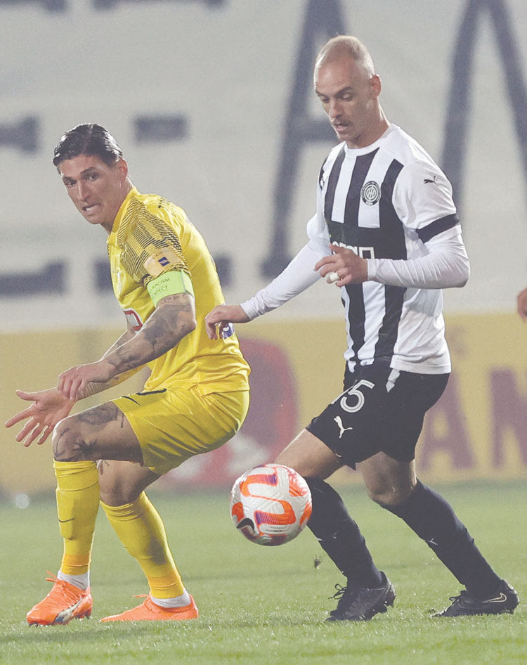 ΜΕ ΔΥΟ ΝΙΚΕΣ ΟΠΩΣ ΤΟ 2009 ΚΑΙ 2021 ΟΛΟΚΛΗΡΩΣΕ ΤΗΝ ΚΑΝΟΝΙΚΗ ΣΕΖΟΝ ΕΝΤΟΣ ΕΔΡΑΣ Ο ΟΦΗ 				ΤΗΝ ΩΡΑ ΠΟΥ… «ΠΕΤΑΕΙ» ΕΚΤΟΣ 4 ΣΤΗΝ ΕΘΝΙΚΗ ΜΑΥΡΟΒΟΥΝΙΟΥ Ο ΜΠΑΚΙΤΣ
Του άφησε πληγές το “Γεντί Κουλέ” 