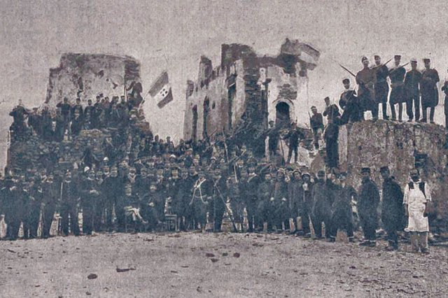 ΦΩΤΟΗΜΕΡΑΣ: Εκστρατευτικά σώματα των Μεγάλων Δυνάμεων στην Καντάνο το 1905.