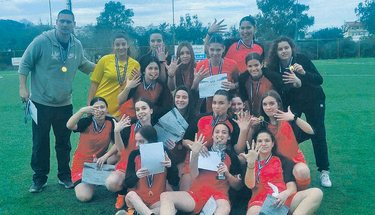   Τα κορίτσια του 5ου ΓΕΛ που πήραν τον τίτλο