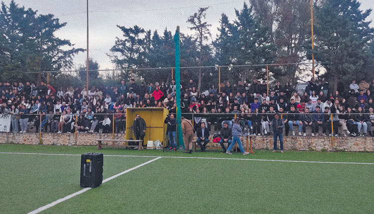   Αρκετός κόσμος είδε τους τελικούς ενώ δεν έλλειψαν τα επεισόδια