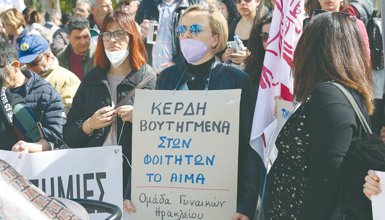 Χιλιάδες διαδηλωτές ξεχύθηκαν χθες στις μεγάλες πόλεις της χώρας