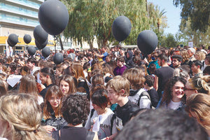 Χιλιάδες διαδηλωτές ξεχύθηκαν χθες στις μεγάλες πόλεις της χώρας