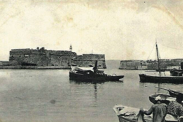 ΦΩΤΟΗΜΕΡΑΣ: Το λιμάνι του Ηρακλείου στις αρχές του περασμένου αιώνα.