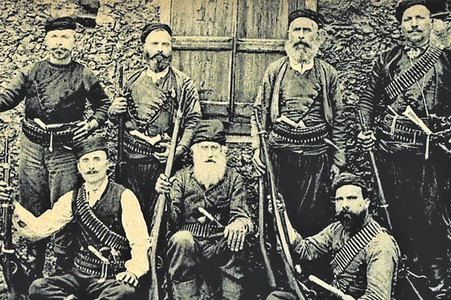 ΦΩΤΟΗΜΕΡΑΣ: Μάρτιος 1905: Ο πρόεδρος της επαναστατικής συνέλευσης στο Θέρισο.