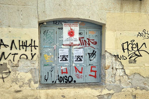 Υπάρχει νομοθεσία σχετική με την προστασία των κτηρίων ιδιαίτερου αρχιτεκτονικού χαρακτήρα, όπως πολλά κτήρια στο παλαιό μέρος της πόλης μας.