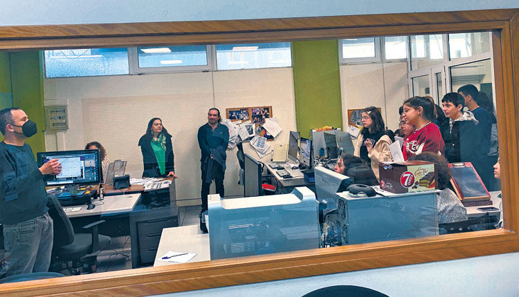 Οι ερωτήσεις τους εύστοχες, οι απορίες τους πολλές! Μαθητές του 7ου Γυμνασίου Ηρακλείου πλημμύρισαν με την ενεργητικότητά τους και τη δίψα τους για μάθηση τα γραφεία της «Π».