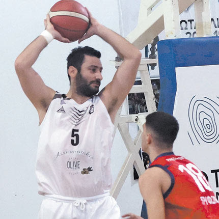 Μόλις μια φορά έχει αγωνιστεί φέτος Σάββατο στην έδρα της η ομάδα μπάσκετ του ΟΦΗ στο πρωτάθλημα της Β’ Εθνικής και δεν ήταν τυχερή, καθώς ηττήθηκε από τον Εσπερο