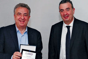 Για τη διαχρονική στήριξή του στον Τύπο και στη  συνδιοργάνωση, συνεδρίων, εκδηλώσεων και δράσεων με τις δημοσιογραφικές ενώσεις τιμήθηκε στο πλαίσιο του συνεδρίου της ΠΟΕΣΥ, ο περιφερειάρχης Σταύρος Αρναουτάκης. 