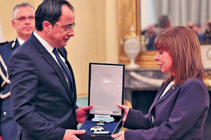 Χθες έγινε στο Προεδρικό Μέγαρο η τελετή παρασημοφόρησης του Προέδρου της Κυπριακής Δημοκρατίας από την Πρόεδρο της Ελληνικής Δημοκρατίας
