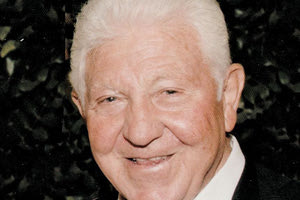 Το τελευταίο “αντίο” στον Εμμ. Μιχαλάκη