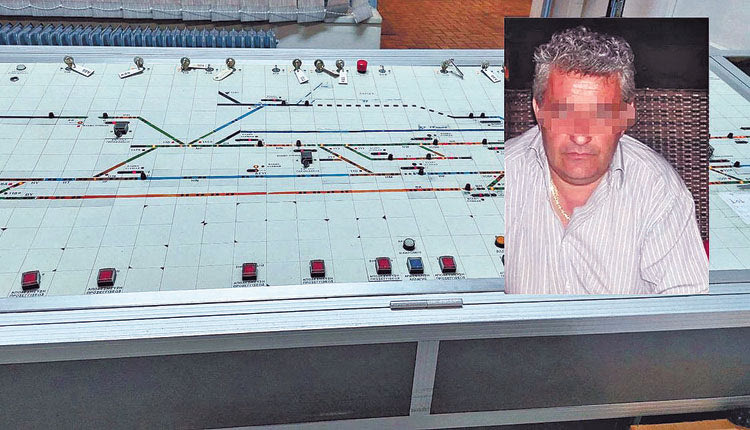 Σύμφωνα με την Καθημερινή, ο 59χρονος σταθμάρχης δεν γνώριζε ή επέλεξε να μην χρησιμοποιήσει το σύστημα τηλεδιοίκησης