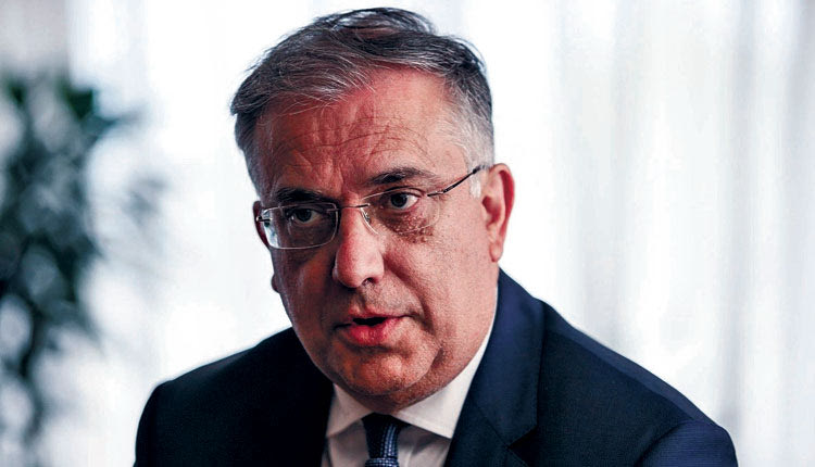 Σκληρή κριτική σε βάρος Βαρουφάκη ασκεί ο Τάκης Θεοδωρικάκος