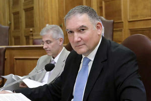 Από το τέλος του 2009  και την αποχώρηση της  κυβέρνησης του Κώστα Καραμανλή,  που δημιούργησε το τεράστιο δημόσιο χρέος και τα ελλείμματα, στοιχεία που έκανε αποδεκτά και η Ευρωπαϊκή Επιτροπή (ΕΕ), αντί να απολογηθούν για την εκτροπή της οικονομίας άρχισαν την καταδίωξη του κ.  Α. Γεωργίου, δ/ντη της ΕΛΣΤΑΤ.