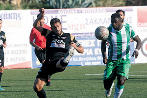 Φραγκουλάκης και Αργκιλέσι από το ματς του πρώτου γύρου Αλμυρός-Γιούχτας