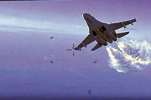 περισυλλογή των συντριμμιών του αμερικανικού drone που κατέπεσε στη Μαύρη Θάλασσα