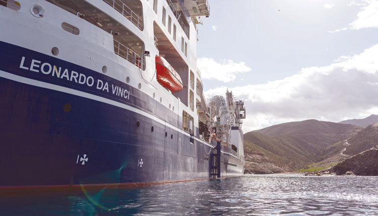 Ένα από τα σημαντικότερα ορόσημα στο έργο της ηλεκτρικής διασύνδεσης Κρήτης-Αττικής, την πόντιση και εγκατάσταση του συνόλου των υποβρυχίων καλωδίων υπερυψηλής τάσης 500 kV τεχνολογίας συνεχούς ρεύματος, ολοκλήρωσε με επιτυχία τις προηγούμενες ημέρες η θυγατρική εταιρεία του ΑΔΜΗΕ, Αριάδνη Interconnection.