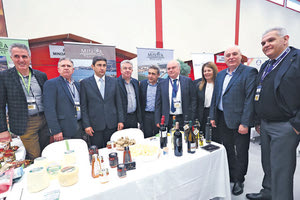 Η... ΓΕΥΣΗ ΠΟΥ ΑΦΗΣΕ ΤΟ 11ο ΠΑΓΚΡΗΤΙΟ FORUM Στον δρόμο για τα ξενοδοχεία τα κρητικά προϊόντα