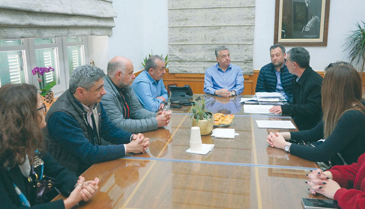 Από τη συνάντηση με τον περιφερειάρχη Κρήτης