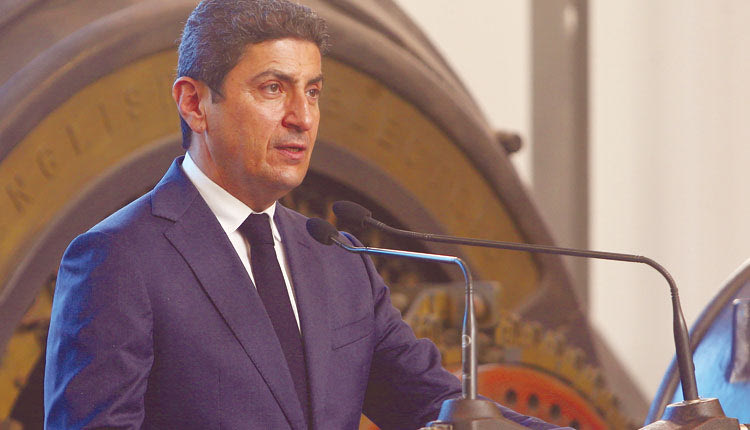  Ο Υφυπουργός Αθλητισμού Λ. Αυγένακης