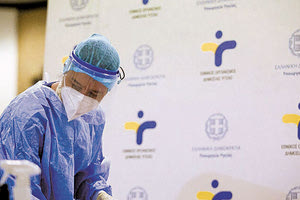 Συνολικά καταγράφηκαν 75 θάνατοι και 71 διασωληνωμένοι από κοροναϊό