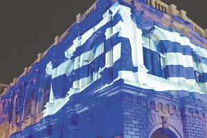 Στο πλαίσιο των εκδηλώσεων για την εθνική επέτειο με πρωτοβουλία του Δήμου Ηρακλείου, η Λότζια φωταγωγήθηκε στα χρώματα της ελληνικής σημαίας το βράδυ του Σαββάτου 25 Μαρτίου!