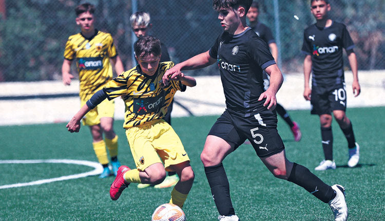   Φάση από το παιχνίδι της Κ-15 του ΟΦΗ με την ΑΕΚ