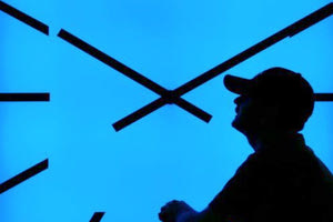 Με δύο διαφορετικές ώρες ξύπνησε ο Λίβανος, καθώς κλιμακώνεται η αντιπαράθεση μεταξύ των πολιτικών και των θρησκευτικών αρχών σχετικά με την απόφαση να διατηρηθεί η χειμερινή ώρα για έναν ακόμη μήνα.