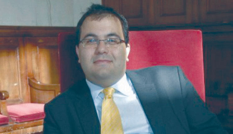 Ο επιθεωρητής εργασίας κ. Γιώργος Τριανταφύλλου κάνει διδακτορικό με θέμα τη βία και την 
παρενόχληση στον 
ξενοδοχειακό χώρο 