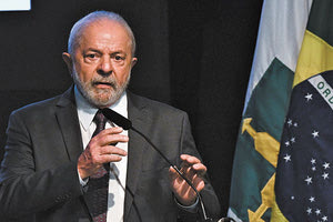 Ο Βραζιλιάνος πρόεδρος Λουίς Ινάσιου Λούλα ντα Σίλβα επανέρχεται με φυσική παρουσία στα καθήκοντά του στο προεδρικό μέγαρο