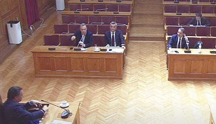 «Φωτιά» έχει πάρει το πολιτικό σκηνικό με αφορμή βίλες και ακίνητα στελεχών του ΣΥΡΙΖΑ 