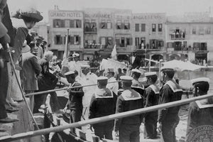 ΦΩΤΟΗΜΕΡΑΣ: Η αναχώρηση του Στέφανου Δραγούμη από την Κρήτη, 1913. " Προς επιβίβασιν εις το πλοίον". (Ο Στέφανος Δραγούμης διετέλεσε Γενικός Διοικητής Κρήτης από τις 12 Οκτωβρίου 1912 έως τον Ιούνιο του 1913), Gennadius Library Archives.