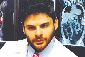 όπως ανακοίνωσε ο διευθυντής της Μονάδας Υβριδικών Τεχνικών Μοριακής Απεικόνισης του ΙΤΕ, πυρηνικός ιατρός Γιώργος Ζ. Παπαδάκης, «μετά από προσπάθεια πολλών ετών, σκληρή εργασία πολλών συναδέλφων και επένδυση σημαντικών πόρων, παρουσιάζουμε την πρώτη εικόνα ποζιτρονικής-μαγνητικής τομογραφίας, που παράχθηκε στη χώρα μας».