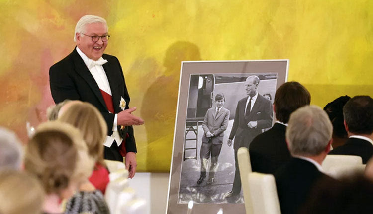 Την πρώτη του επίσημη επίσκεψη ως βασιλιάς πραγματοποίησε ο Κάρολος συνοδευόμενος από τη σύζυγό του, Καμίλα, στη Γερμανία