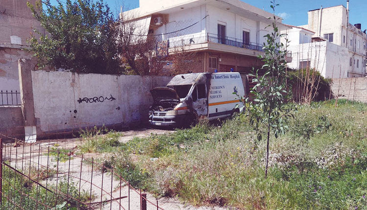 Σε εμπρησμό οφείλεται η φωτιά στο ασθενοφόρο