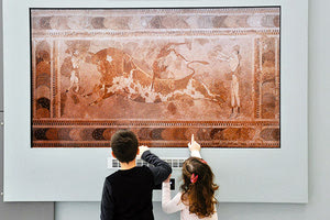 επισκέπτες παιδιά στο Αρχαιολογικό Μουσείο Ηρακλείου