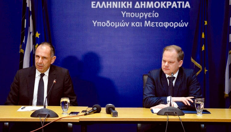 Παρέδωσε στον Γεραπετρίτη ο Κων. Καραμανλής